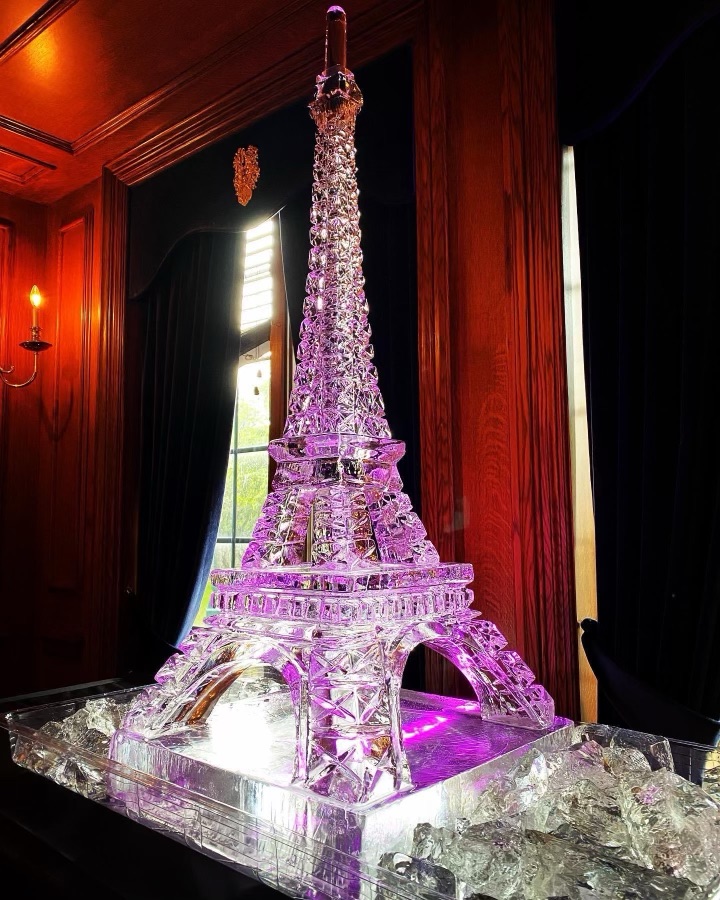 Click here to view our wedding ice sculptures gallery 
